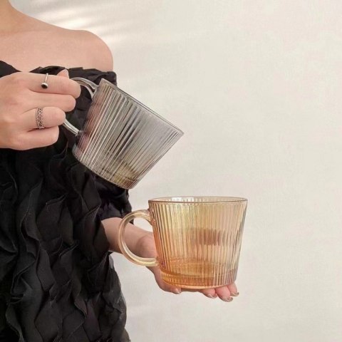 Filiżanka szklanka ryflowana duża grafit, szara 380 ml 1szt SZK177
