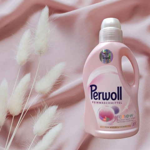 Perwoll 27 prań płyn 1,35l Wolle (różowy)